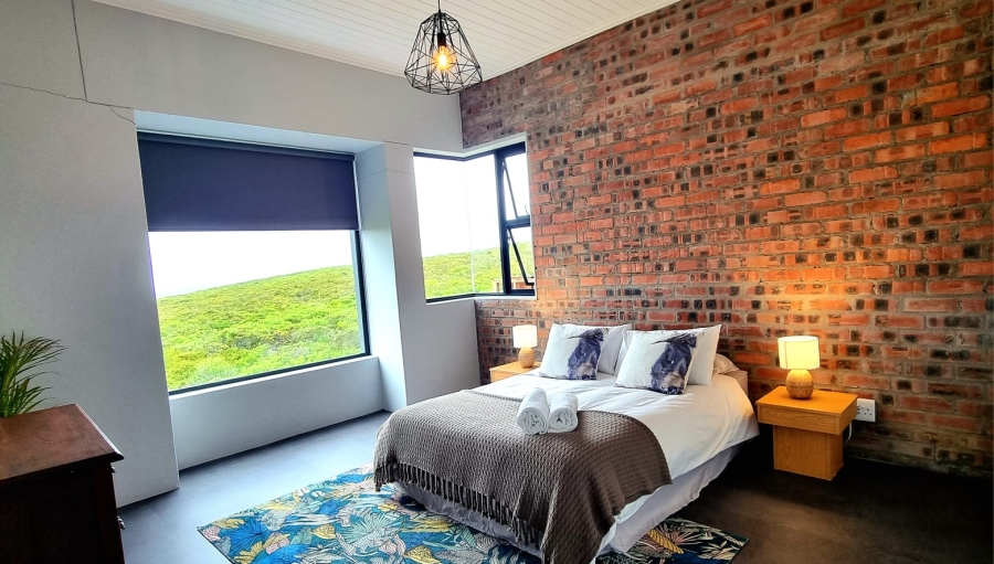 5 Bedroom Property for Sale in Pearl Bay Western Cape